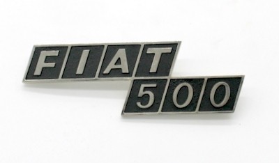 Inscription 'FIAT 500'.