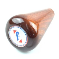 Pomello cambio con stemma Pininfarina Fiat 124 Spider in mogano Pomello cambio con stemma Pininfarina Fiat 124 Spider in mogano