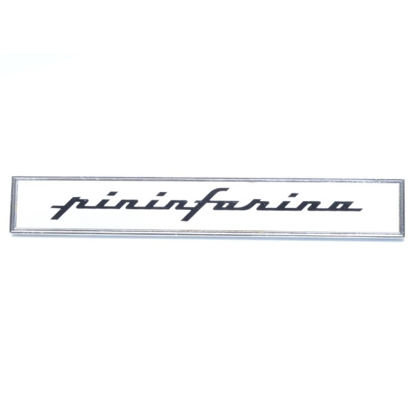 Letras PININFARINA en el lateral original DS Fiat 124 Spider